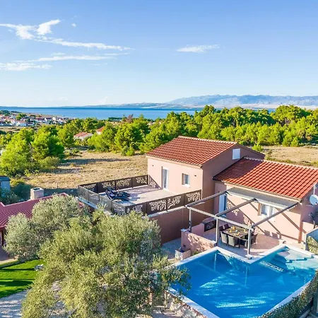 Front In Semesterbostad *