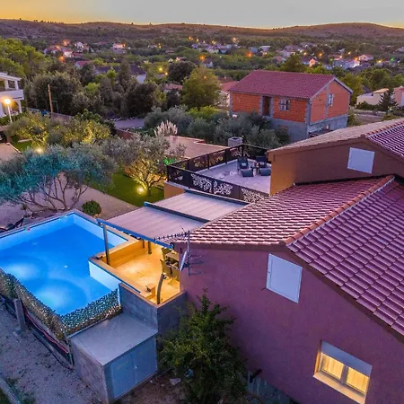 Semesterbostad Front In *