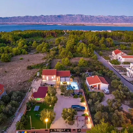 Front In Semesterbostad