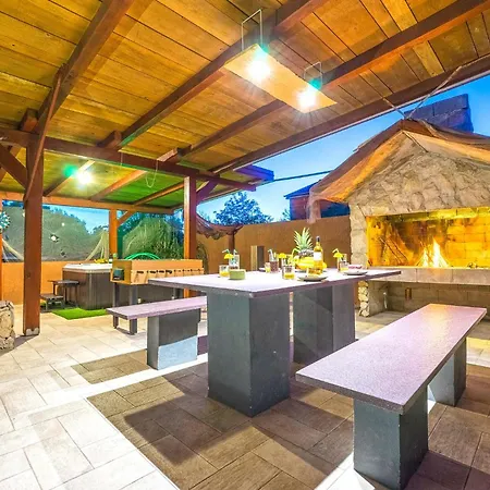 Semesterbostad Front In