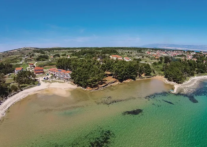 Front In Semesterbostad Vir