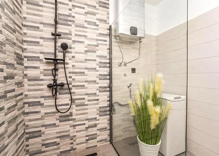 Front In Semesterbostad