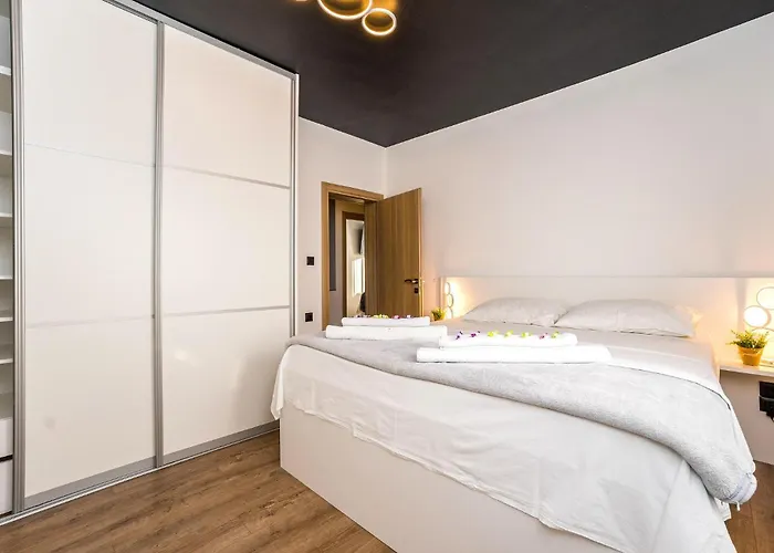 Front In Semesterbostad