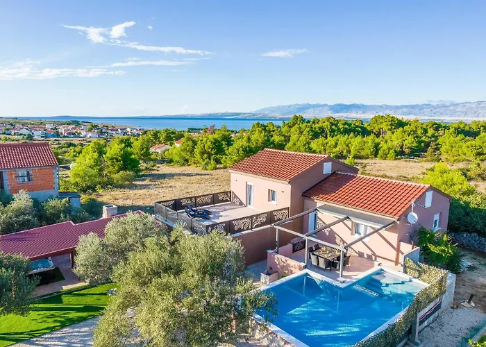 Front In Semesterbostad *