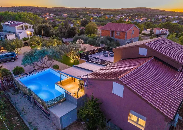 Semesterbostad Front In *