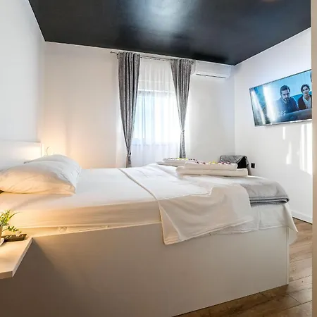 Front In Tatil Evi Vir