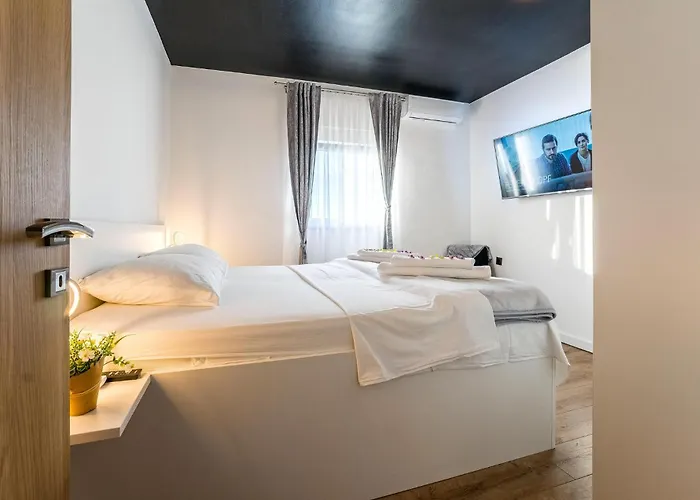 Front In Дом отдыха Вир